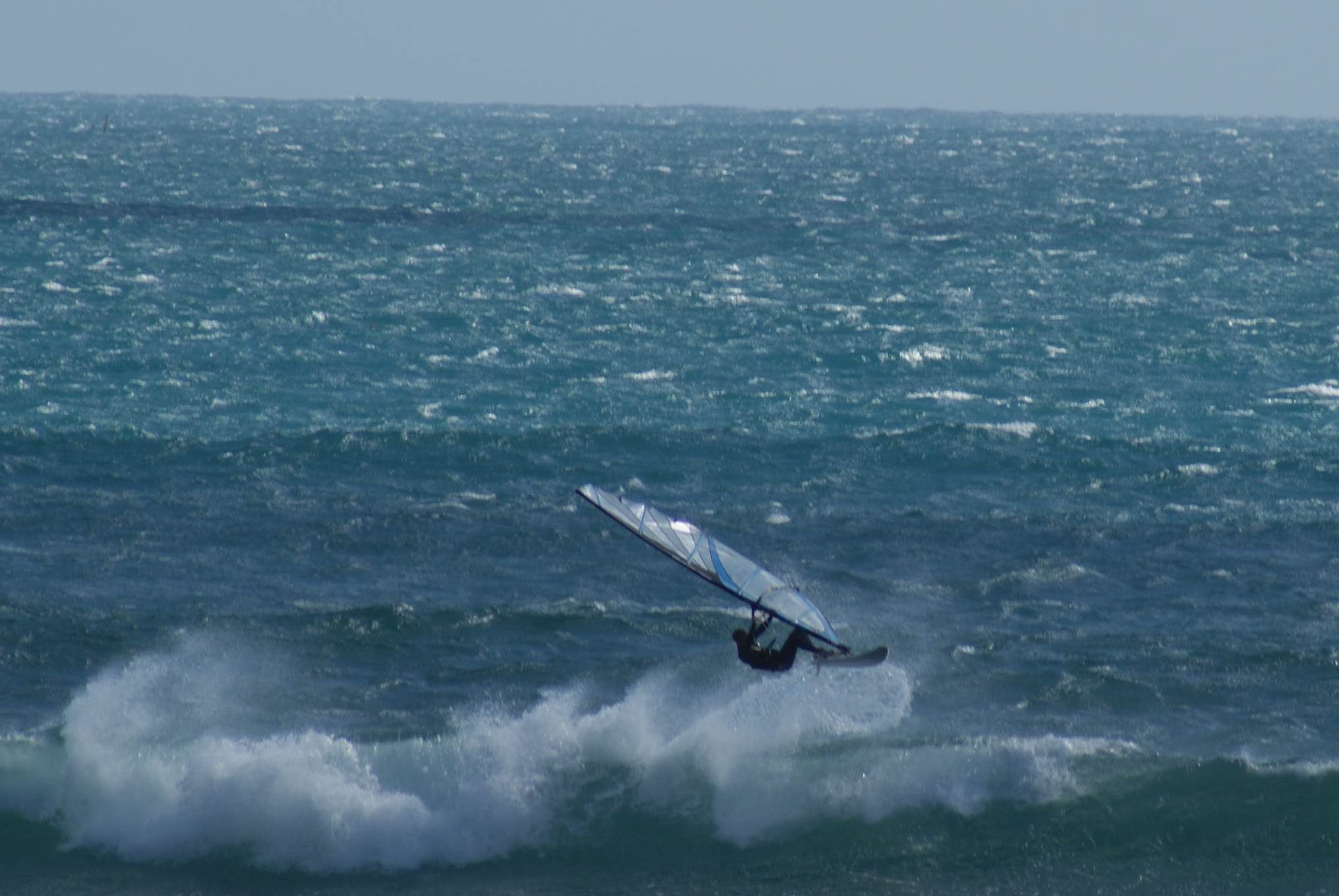 Super Pipe 25 knots low tide