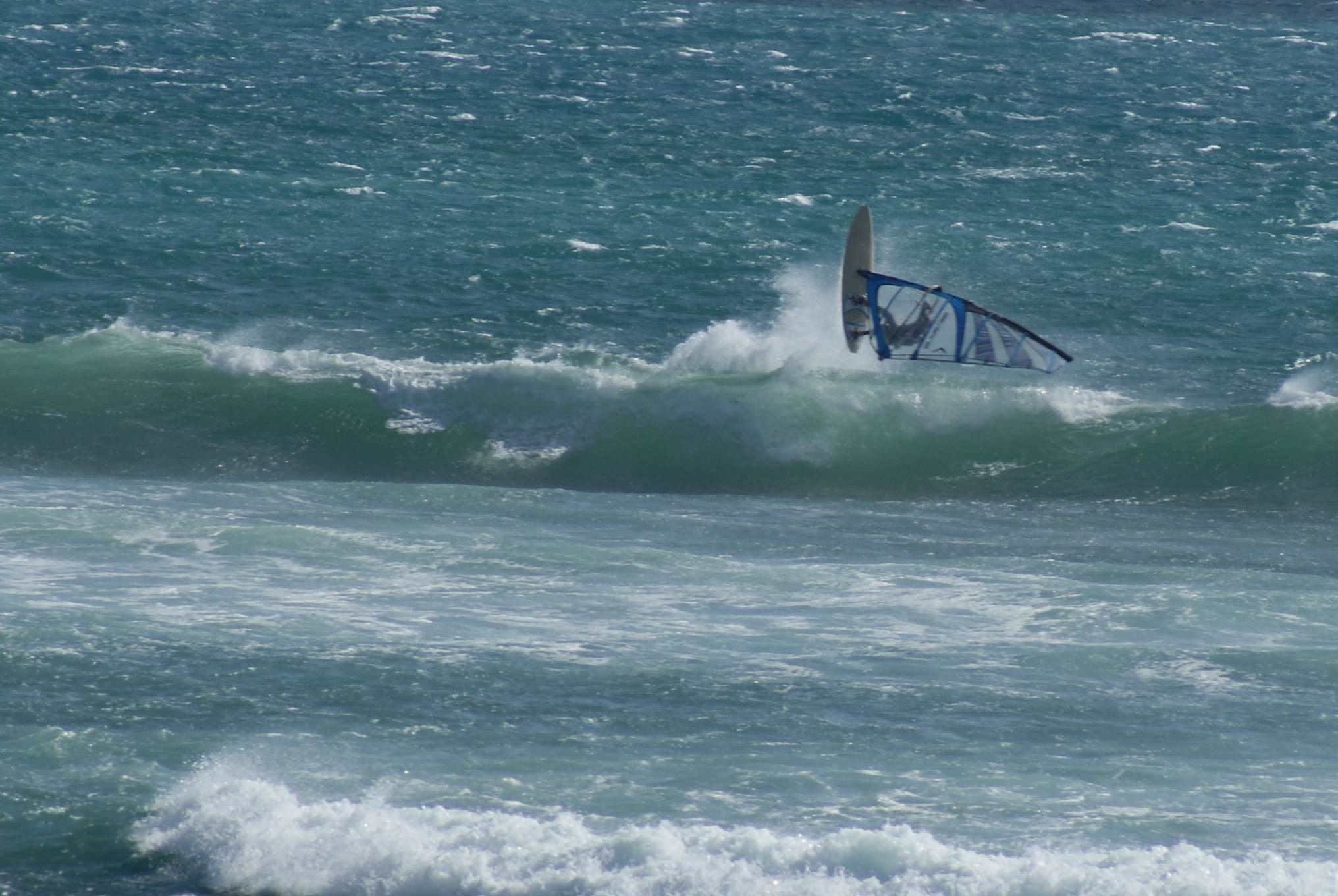 Super Pipe 25 knots low tide