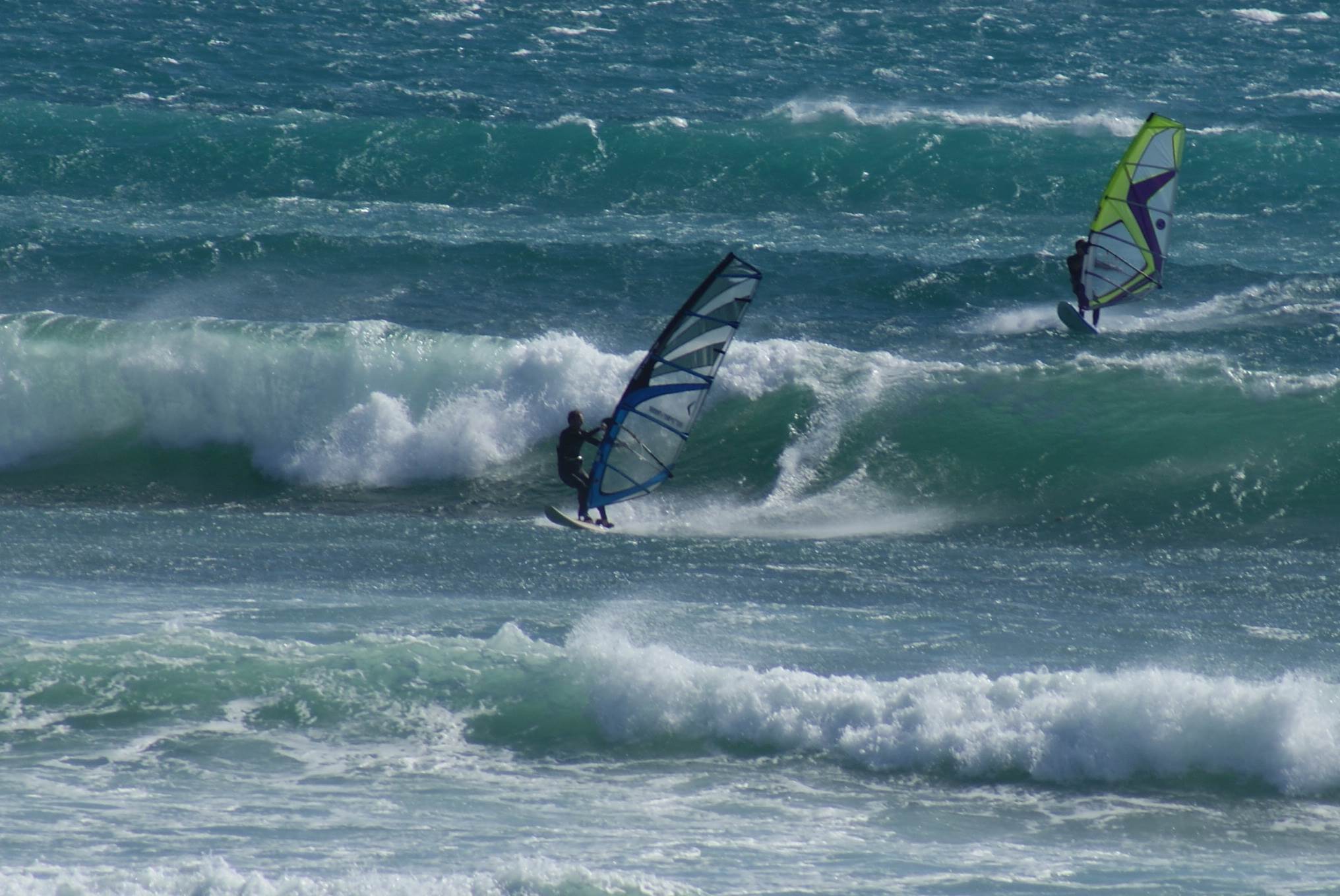 Super Pipe 25 knots low tide