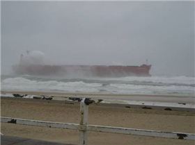 Coal ship stuck @ Nobbys