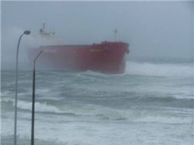 Coal ship stuck @ Nobbys Beach