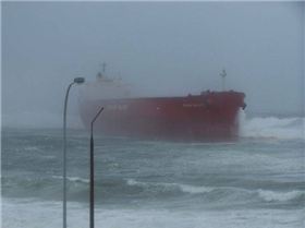 Coal ship stuck @ Nobbys Beach