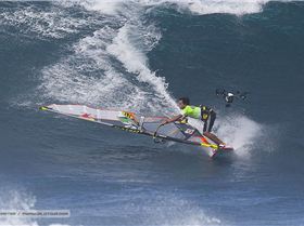 AC16 wv Kai bottom turn