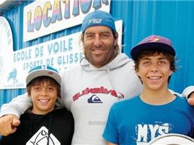 bantoine-albeau-et-ses-neveux-camille-et-julien-bouyer-span-style-text-transform-uppercase-photo-tho