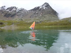 Gavia windsurfing