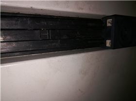 Mast rail, looks kinda broken