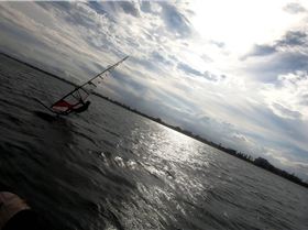 WindFoiling with Friends