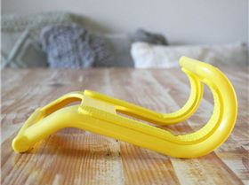 Claw surfboard carrier