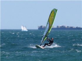 13sep08 Great action @ Elwood beach