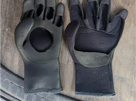 Neoprene gloves front