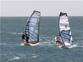Julien and Ray having fun at Manly. Notice Julien's 10/10 gybe.