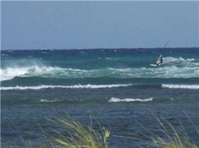 Coronation Beach Park  Geraldton  in a NORTHERLY  puts a smile on the dial. Rushton got one ,ME to c