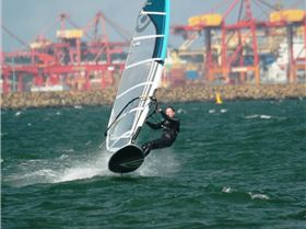 M - Windsurfing