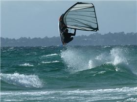 New Years Day 20-25knts WSW, Sunny, 25C