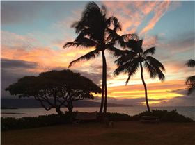 maui sunset looking yo Sprecks