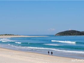 Fingal-Bay-looking-north-to-Fingal-Spit
