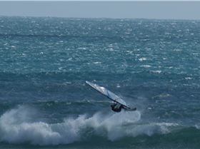 Super Pipe 25 knots low tide