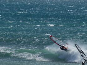 Super Pipe 25 knots low tide