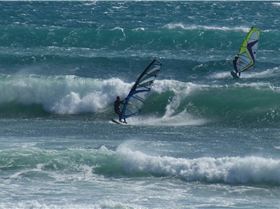 Super Pipe 25 knots low tide