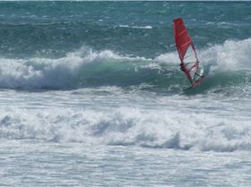 Super Pipe 25 knots low tide