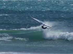 Super Pipe 25 knots low tide