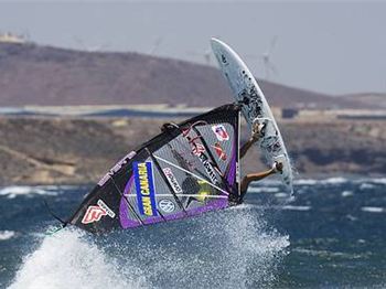 Skye-Alonso Clinics - Learn to ride with the PWA's celebrity windsurfing couple - Windsurfing News