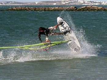 Cape Town Diaries - Andraz Zan shows us his side of the winter windsurfing playg - Windsurfing News