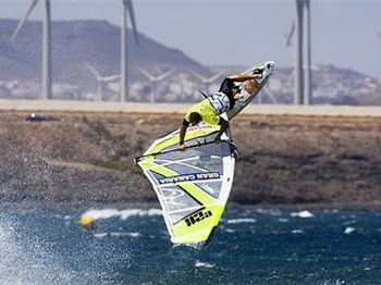 Ele Y Dario - The pro sailors of Pozo show us how it's done - Windsurfing News