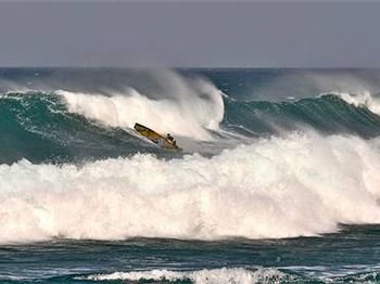 A Swell Time in GC - Windsurfing News