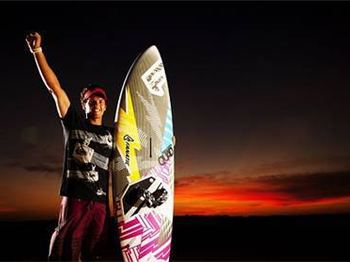 Flying "V" - A video tribute to Victor Fernandez - Windsurfing News