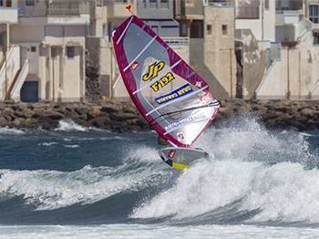 NP go LIVE - NeilPryde to broadcast their 2011 photoshoot live from Maui - Windsurfing News