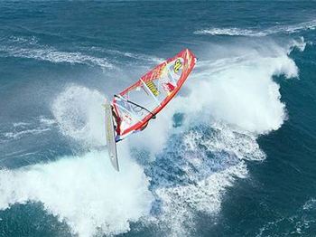 Jaws Bites Back - Maui?s big wave spot turns the tables on two of wavesailing?s  - Windsurfing News