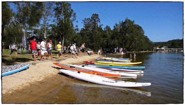 Coreban SUP race - and they're off - paddlers race to their SUP's