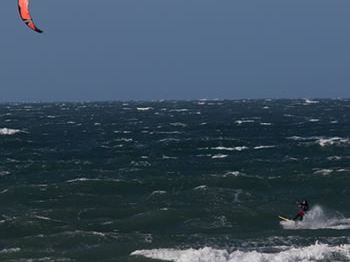 Three kitesurfers honoured for daring rescue - Kitesurfing News