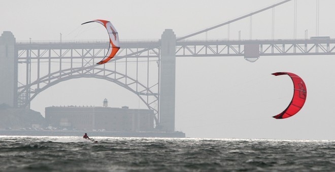 Kitesurfers dominate the Bridge To Bridge