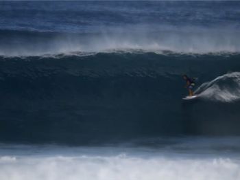Keahi takes on the big stuff - SUP on the Hawaiian Nth Shore - Stand Up Paddle News