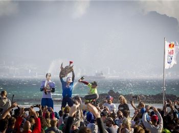 Lenten crashes out, Hadlow wins the crown! - Kitesurfing News